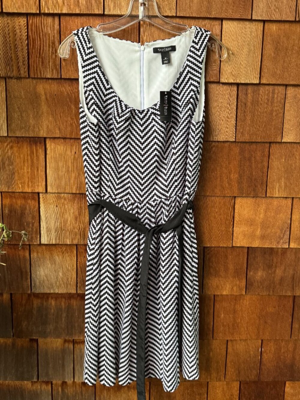 NWT White House Black Market Black/White Zig Zag Print Sleeveless Dress in 12